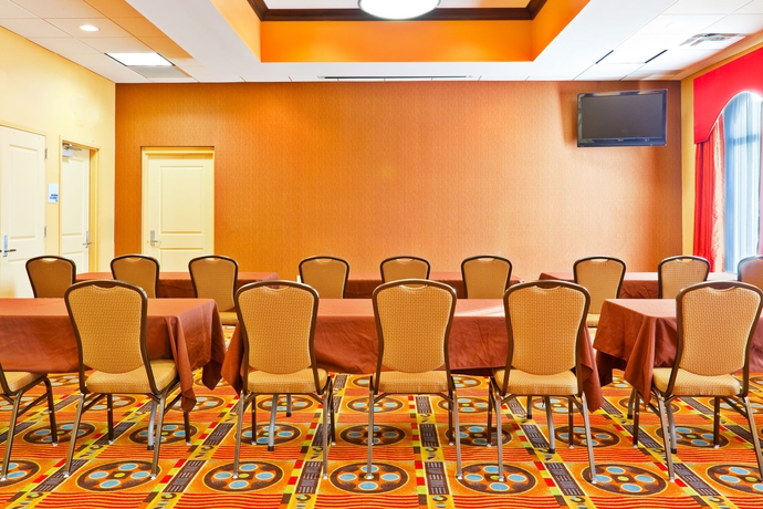 Imagen de los interiores del Hotel Holiday Inn Express y Suites Opryland. Foto 8