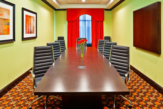 Imagen de los interiores del Hotel Holiday Inn Express y Suites Opryland. Foto 9