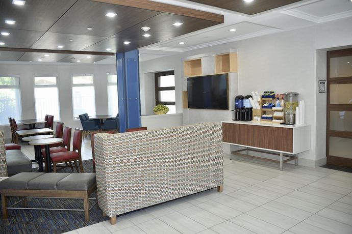 Imagen de los interiores del Hotel Holiday Inn Express&reg; Windsor Sonoma Wine Country, an IHG. Foto 15