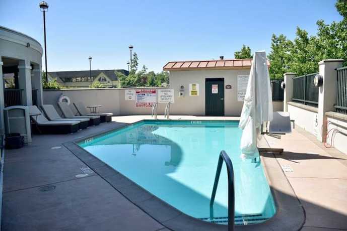 Imagen de la piscina del Hotel Holiday Inn Express&reg; Windsor Sonoma Wine Country, an IHG. Foto 19