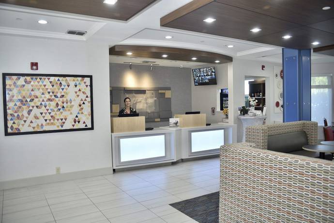 Imagen de los interiores del Hotel Holiday Inn Express&reg; Windsor Sonoma Wine Country, an IHG. Foto 16