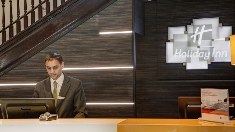 Imagen de los interiores del Hotel Holiday Inn Farnborough, An Ihg. Foto 10