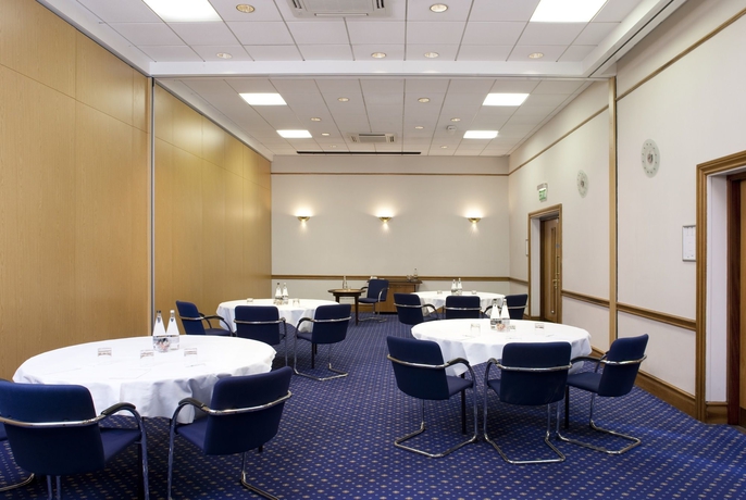 Imagen de los interiores del Hotel Holiday Inn Farnborough, An Ihg. Foto 11