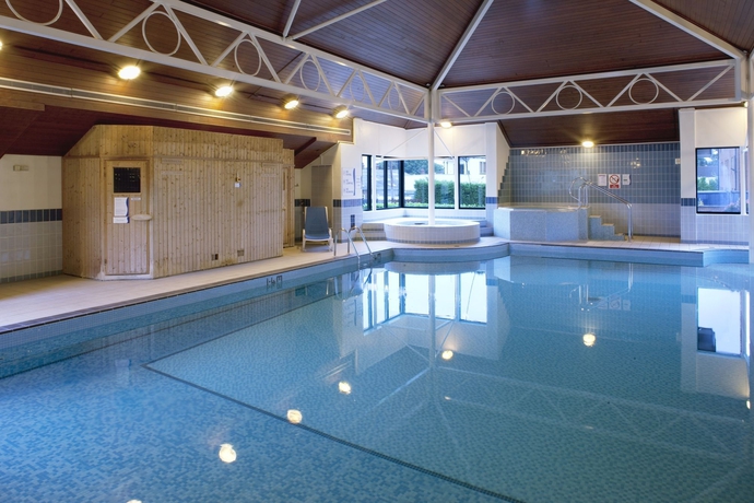 Imagen de la piscina del Hotel Holiday Inn Farnborough, An Ihg. Foto 16