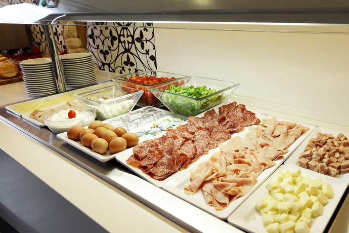 Imagen del bar/restaurante del Hotel Holiday Inn Genoa City, An Ihg. Foto 4