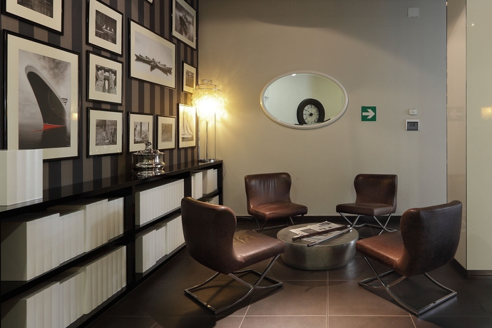 Imagen del bar/restaurante del Hotel Holiday Inn Genoa City, An Ihg. Foto 6