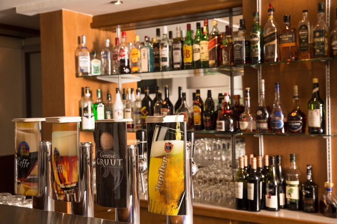 Imagen del bar/restaurante del Hotel Holiday Inn Gent Expo, An Ihg. Foto 2