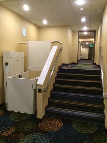 Imagen de los interiores del Hotel Holiday Inn Greensboro Coliseum, An Ihg. Foto 13