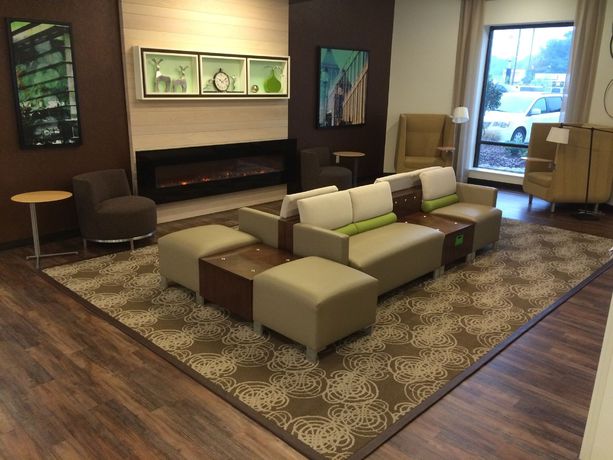 Imagen de la piscina del Hotel Holiday Inn Greensboro Coliseum, An Ihg. Foto 16