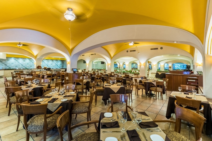 Imagen del bar/restaurante del Hotel Holiday Inn Guadalajara Expo, An Ihg. Foto 3