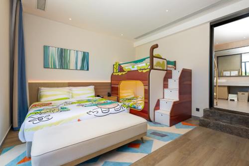 Imagen de la habitación del Hotel Holiday Inn Hainan Xiangshui Bay, an IHG. Foto 12