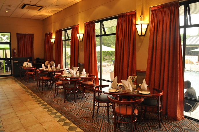 Imagen del bar/restaurante del Hotel Holiday Inn Harare, An Ihg. Foto 2