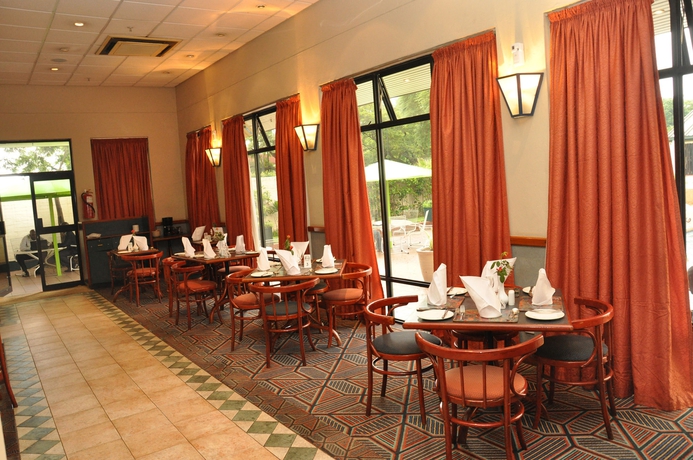 Imagen del bar/restaurante del Hotel Holiday Inn Harare, An Ihg. Foto 3