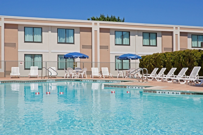 Imagen de la piscina del Hotel Holiday Inn Hasbrouck Heights-meadowlands, An Ihg. Foto 16