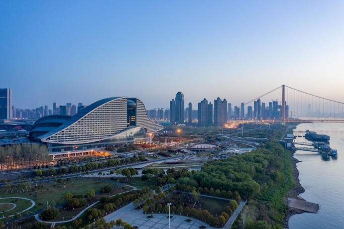 Imagen general del Hotel Holiday Inn Hotel And Suites Wuhan New City, An Ihg Hotel. Foto 1