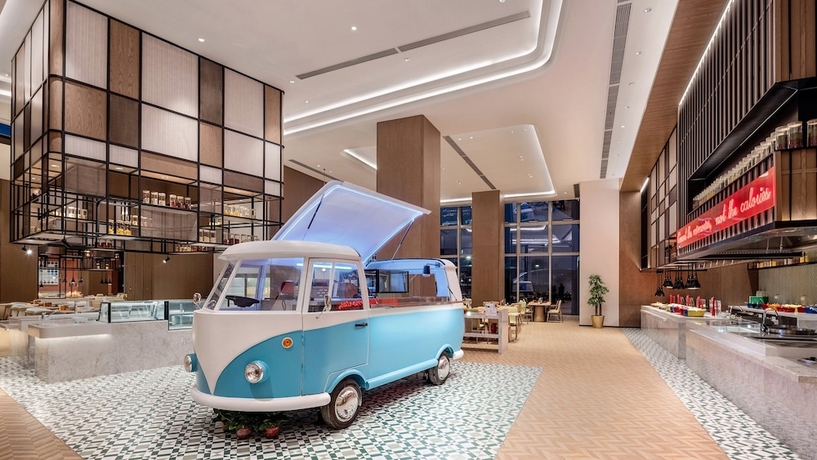 Imagen del bar/restaurante del Hotel Holiday Inn Hotel And Suites Wuhan New City, An Ihg Hotel. Foto 6