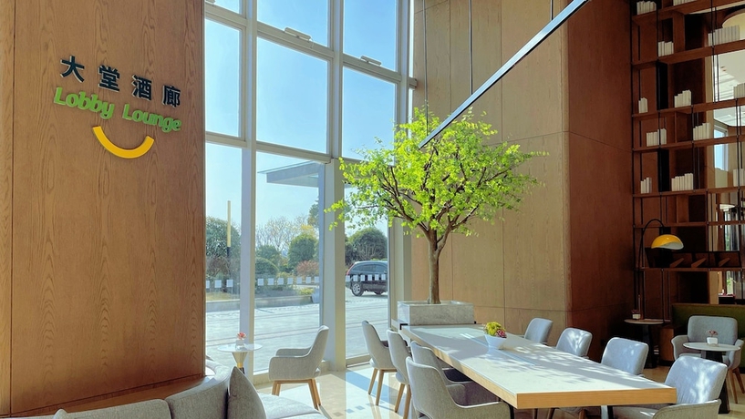 Imagen del bar/restaurante del Hotel Holiday Inn Hotel And Suites Wuhan New City, An Ihg Hotel. Foto 7