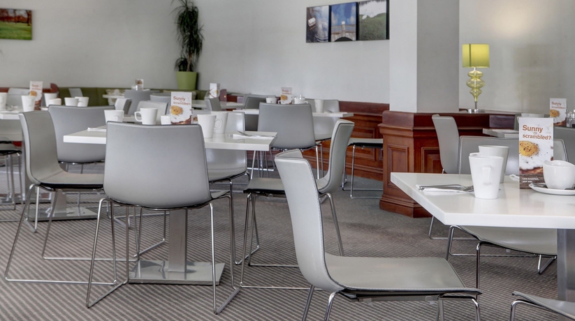 Imagen del bar/restaurante del Hotel Holiday Inn Hull Marina, An Ihg. Foto 3