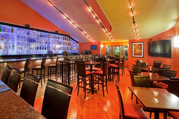 Imagen del bar/restaurante del Hotel Holiday Inn Hyannis, An Ihg. Foto 5