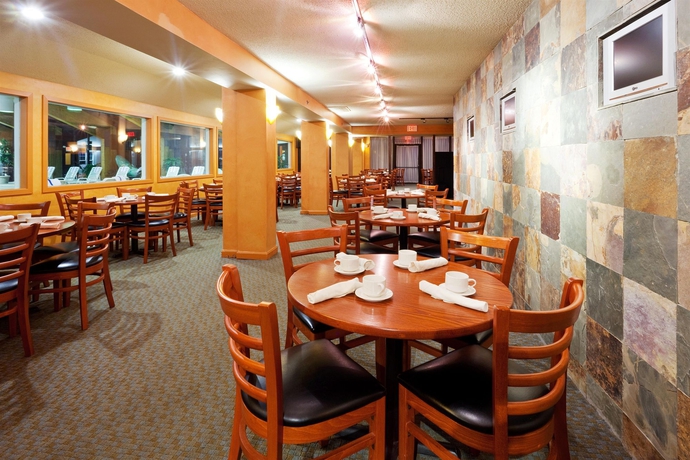 Imagen del bar/restaurante del Hotel Holiday Inn Hyannis, An Ihg. Foto 6