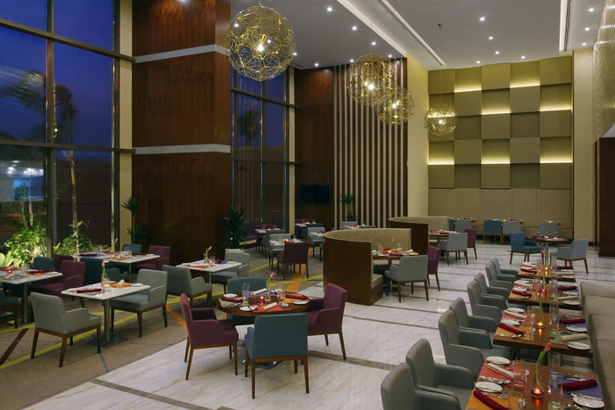 Imagen del bar/restaurante del Hotel Holiday Inn Jeddah Gateway, An Ihg. Foto 2
