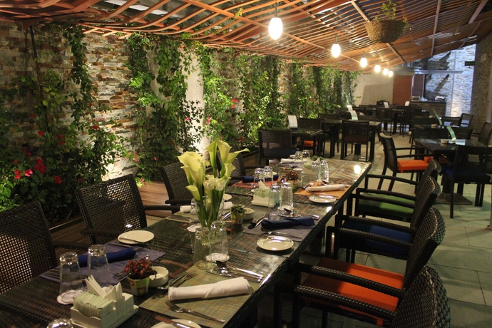 Imagen del bar/restaurante del Hotel Holiday Inn Jeddah Gateway, An Ihg. Foto 3