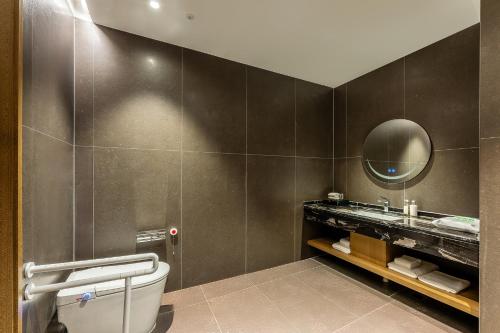 Imagen general del Hotel Holiday Inn Jiuhua Mountain Hot Spring, an IHG. Foto 11