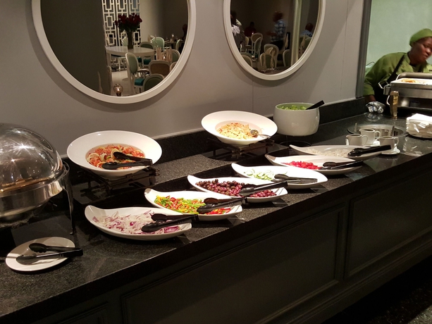 Imagen del bar/restaurante del Hotel Holiday Inn Johannesburg Airport, An Ihg. Foto 6