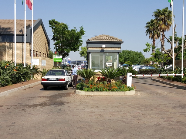 Imagen de los exteriores del Hotel Holiday Inn Johannesburg Airport, An Ihg. Foto 12