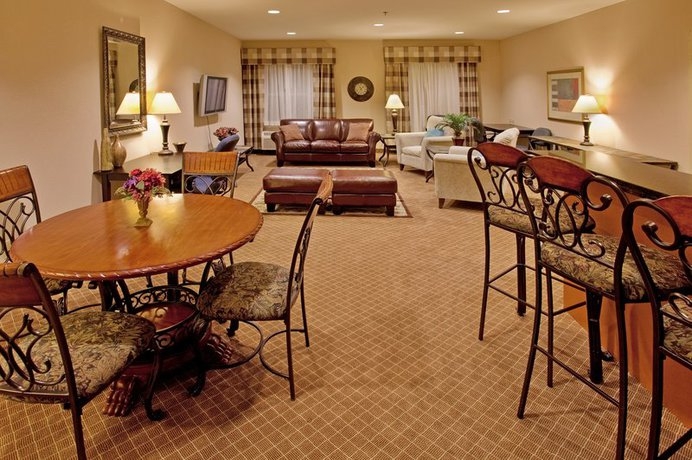 Imagen de los interiores del Hotel Holiday Inn Kansas City Airport, An Ihg. Foto 4