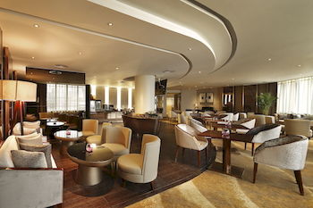 Imagen del bar/restaurante del Hotel Holiday Inn Kunming City Centre, An Ihg. Foto 2