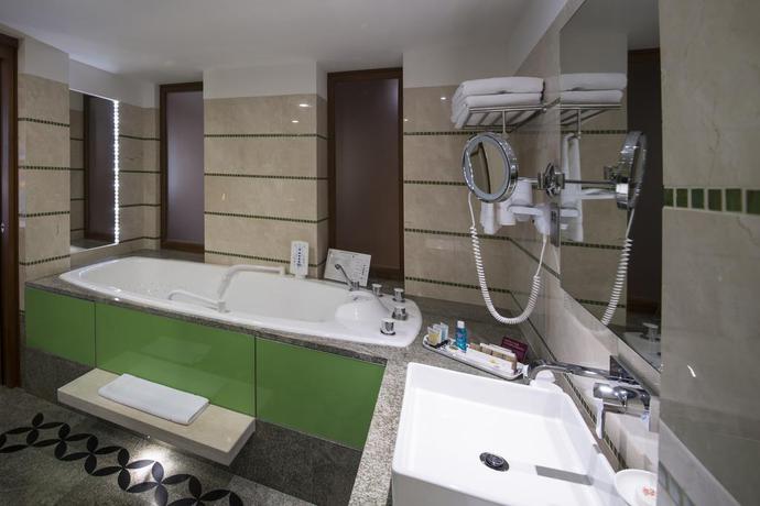 Imagen de la habitación del Hotel Holiday Inn Kuwait Al Thuraya City, An Ihg. Foto 12