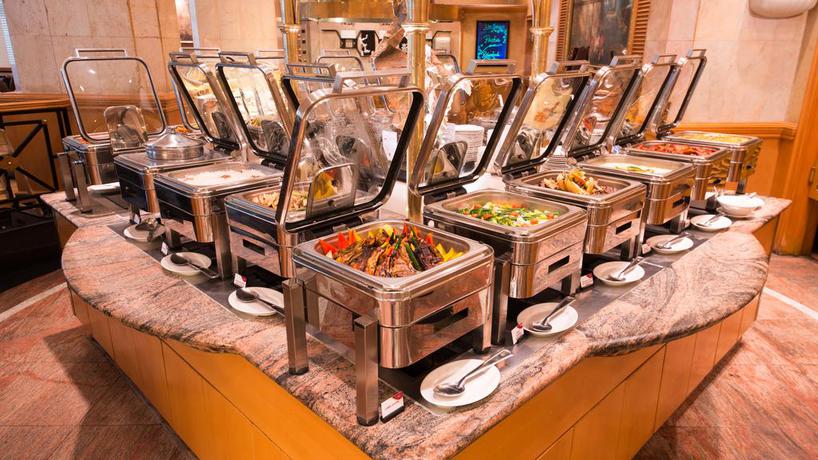 Imagen del bar/restaurante del Hotel Holiday Inn Kuwait Al Thuraya City, An Ihg. Foto 2