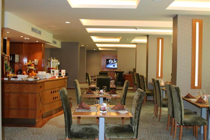 Imagen del bar/restaurante del Hotel Holiday Inn Kuwait Al Thuraya City, An Ihg. Foto 6