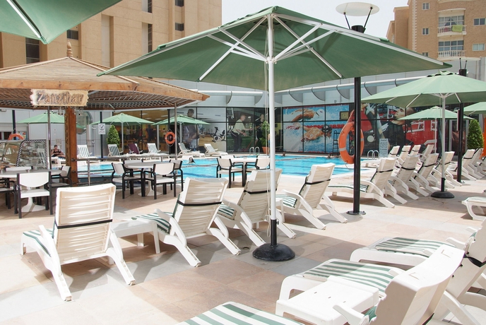 Imagen de la piscina del Hotel Holiday Inn Kuwait, An Ihg. Foto 14