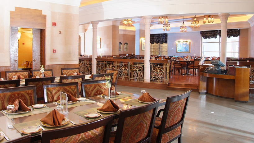 Imagen del bar/restaurante del Hotel Holiday Inn Kuwait, An Ihg. Foto 3