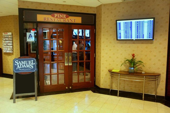 Imagen general del Hotel Holiday Inn Laguardia Airport. Foto 7