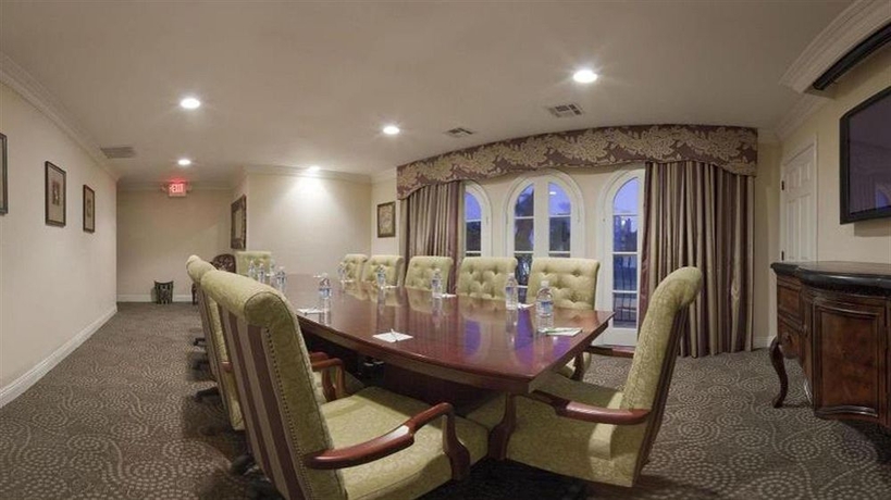 Imagen de los interiores del Hotel Holiday Inn Laguna Beach. Foto 11