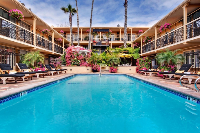 Imagen de la piscina del Hotel Holiday Inn Laguna Beach. Foto 16