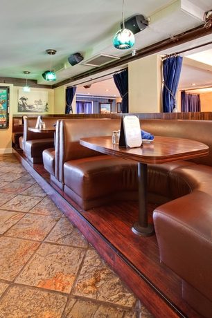 Imagen del bar/restaurante del Hotel Holiday Inn Laguna Beach. Foto 3