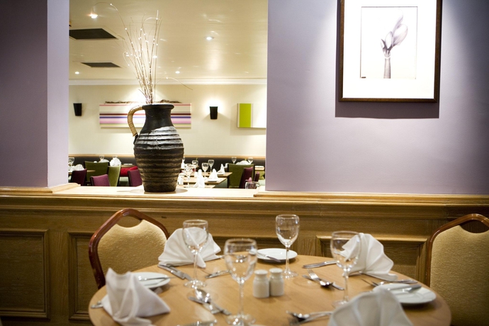 Imagen del bar/restaurante del Hotel Holiday Inn Leeds Garforth, An Ihg. Foto 7