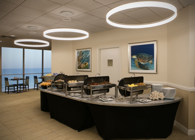 Imagen del bar/restaurante del Hotel Holiday Inn Lido Beach. Foto 5