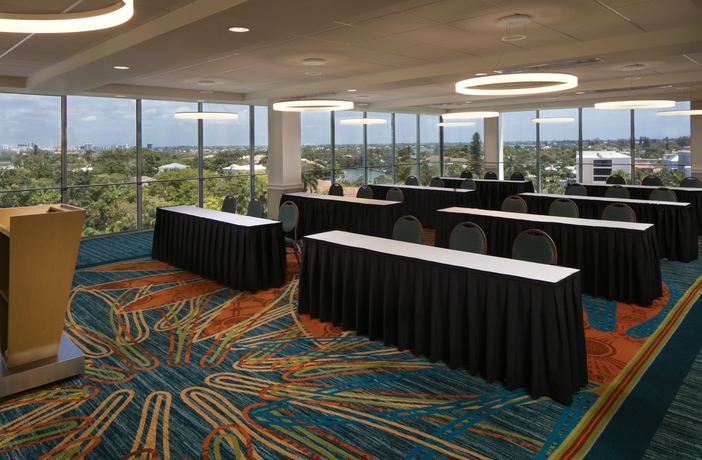 Imagen de los interiores del Hotel Holiday Inn Lido Beach. Foto 15