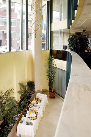 Imagen de los interiores del Hotel Holiday Inn Lisbon, An Ihg. Foto 8