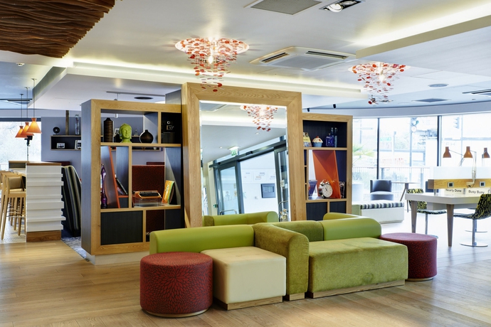 Imagen de los interiores del Hotel Holiday Inn London Brentford Lock. Foto 7