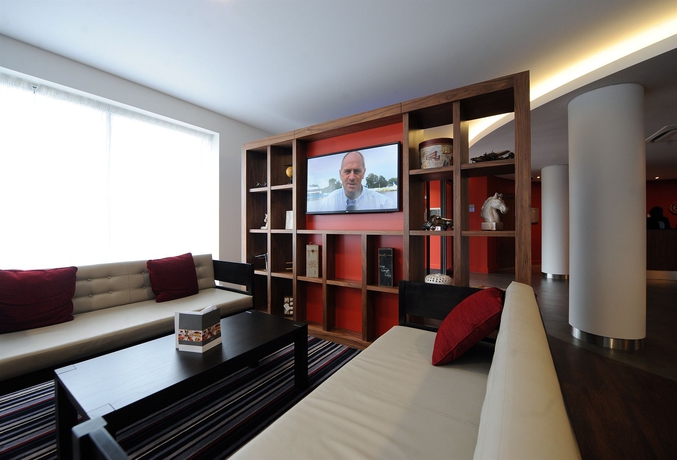 Imagen de los interiores del Hotel Holiday Inn London - Luton Airport. Foto 15