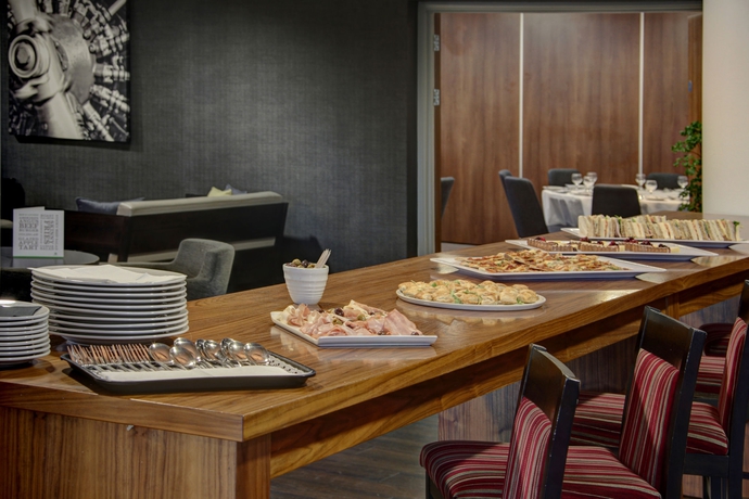 Imagen del bar/restaurante del Hotel Holiday Inn London - Luton Airport. Foto 6