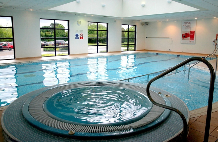 Imagen de la piscina del Hotel Holiday Inn London - Shepperton, An Ihg. Foto 9