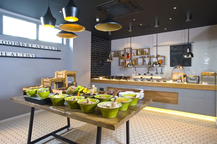 Imagen del bar/restaurante del Hotel Holiday Inn London West. Foto 2