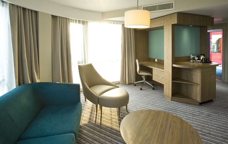 Imagen de los interiores del Hotel Holiday Inn London West. Foto 16